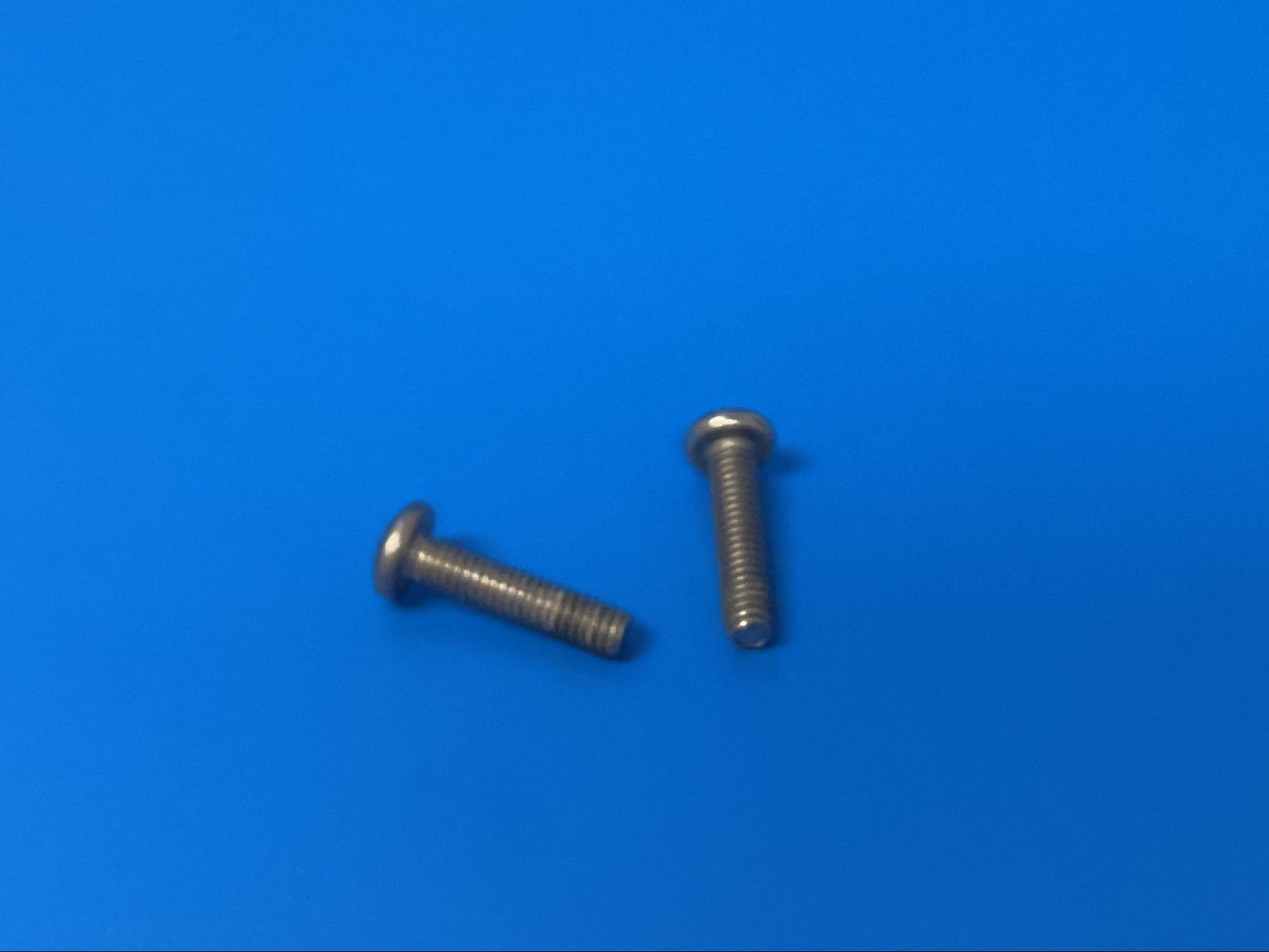 C76  : Long Screw